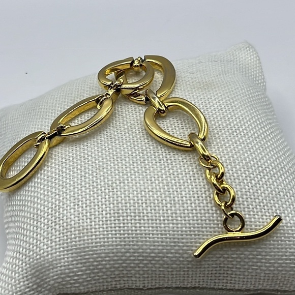 Liz Claiborne Gold Tone  Oversized Chain Link Toggle Bracelet  Gold Tone Vintage - Picture 6 of 9